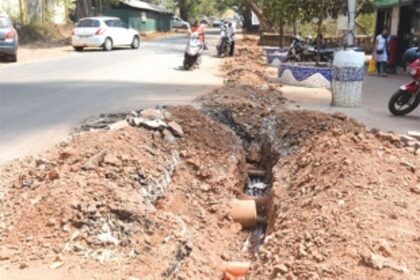 Underground cabling works leave Paresem to Chopdem roads in a mess