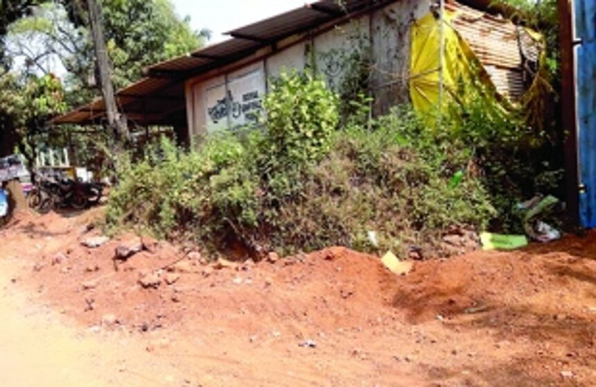 Underground power cabling work in Arambol irks motorists, businessmen