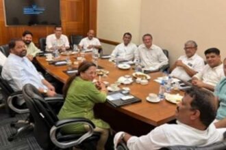 Uneasy truce but no trust; Congress wants to go ahead with disqualification of Kamat, Lobo