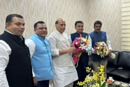 Union Defence Minister assured to resolve Naval NOC issue: CM