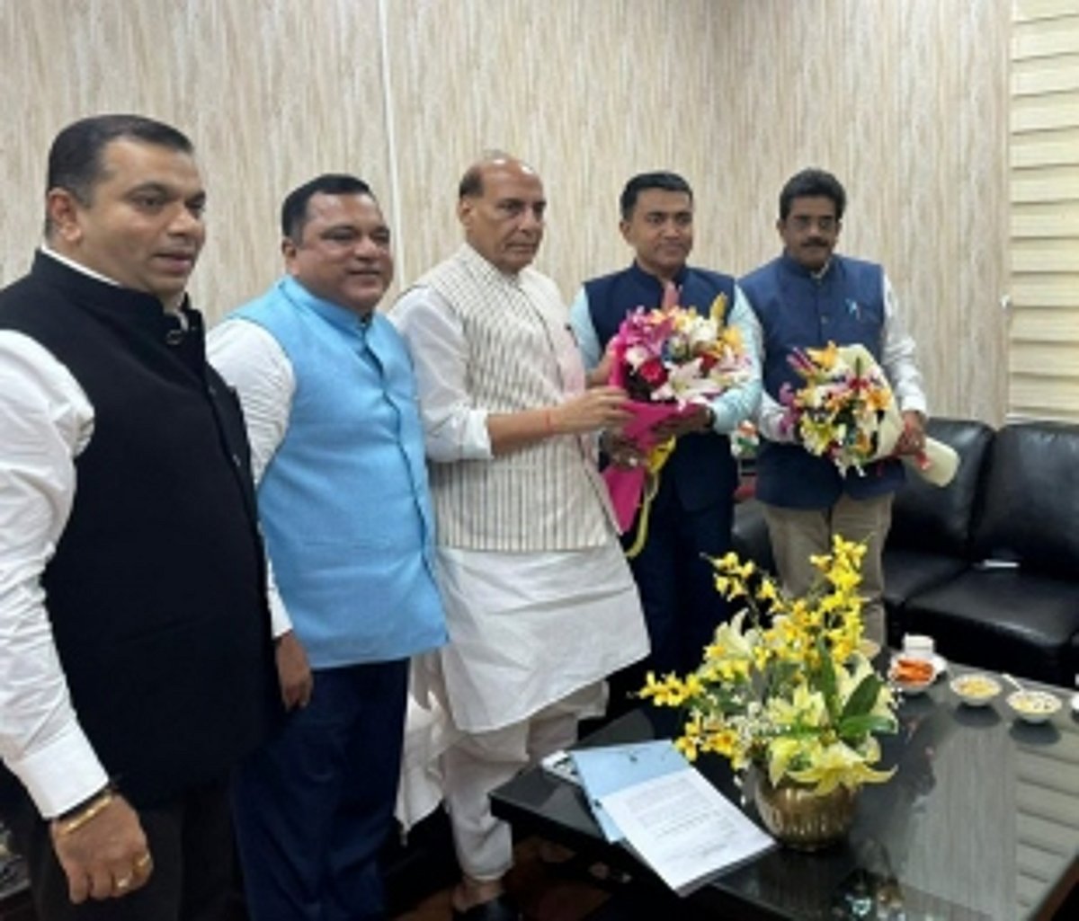 Union Defence Minister assured to resolve Naval NOC issue: CM