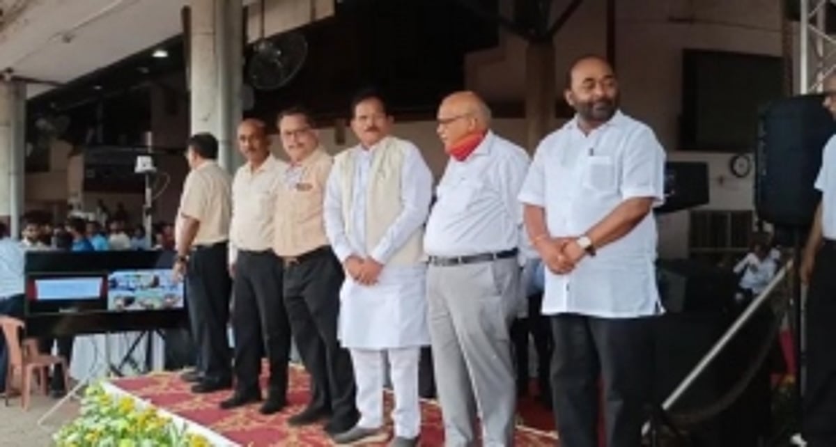 Union Minister Shripad Naik, PWD Minister Nilesh Cabral support double tracking