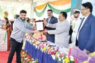 Unite to develop India into economic, cultural superpower: Governor