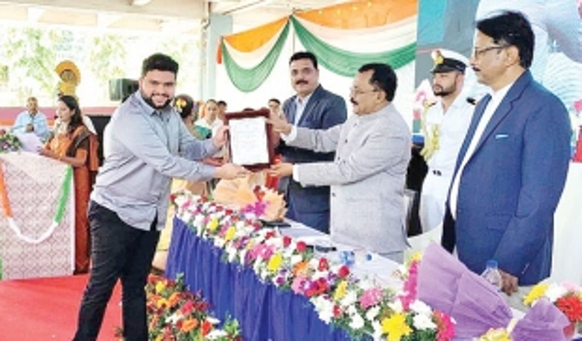Unite to develop India into economic, cultural superpower: Governor