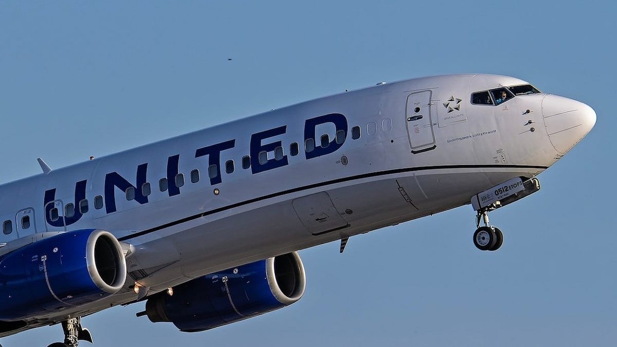 United flight makes emergency landing after rabbit triggers fiery engine blast