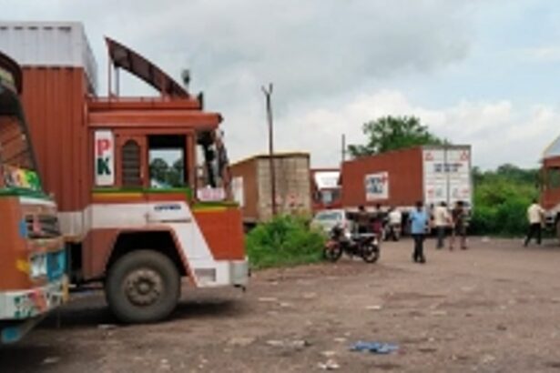 Unknown miscreants steal cellphones, Rs 40K cash from trucks parked at Usgao