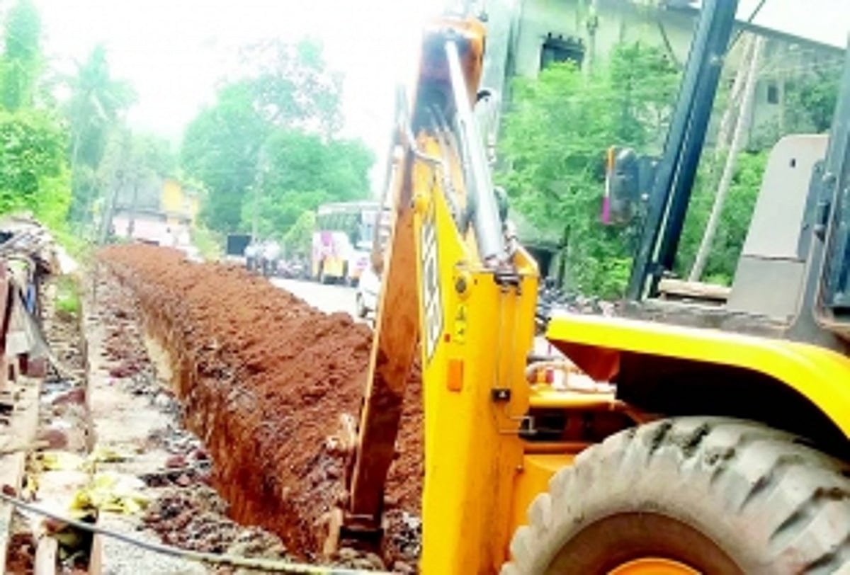 Unplanned road digging at Borim prior to monsoon causes hardships