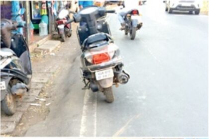 Unplanned tarring  of roads in Cuncolim