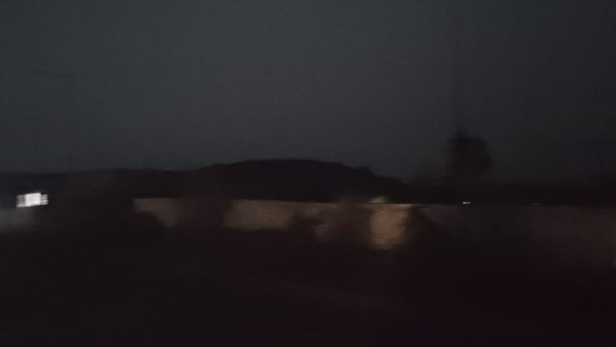 Unsafe Road Conditions and Lack of Streetlights Endanger Commuters in Mena Cavorim, Chandor