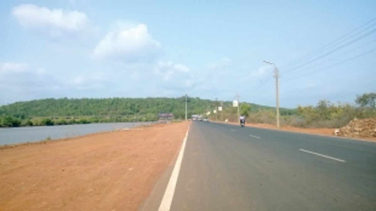 Unsafe road conditions at Cortalim