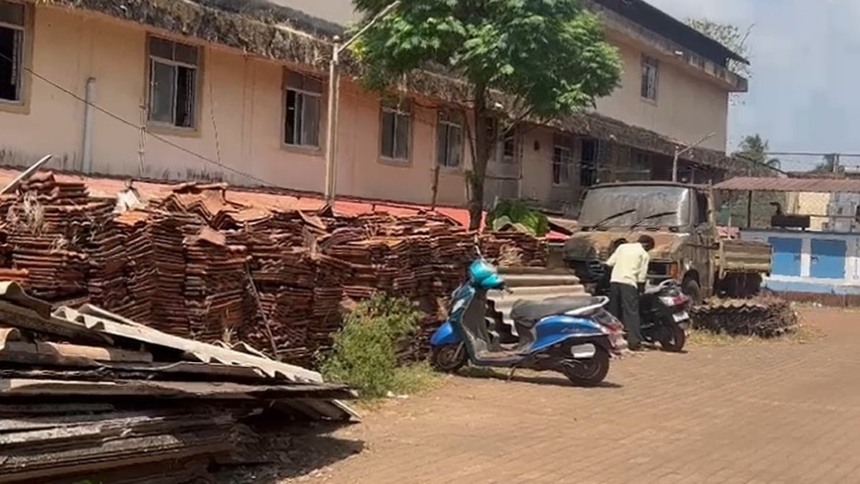 Unused Construction Materials Clog Sanguem Municipal Parking for Over 3 Years 1 Unused Construction Materials Clog Sanguem Municipal Parking for Over 3 Years