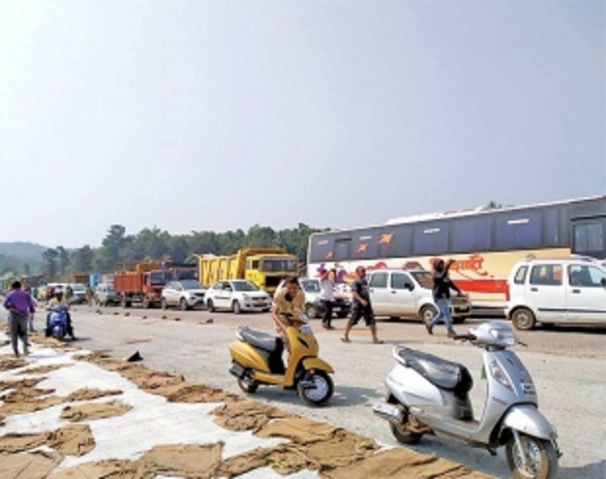Upset over bad road conditions, locals block Patradevi highway