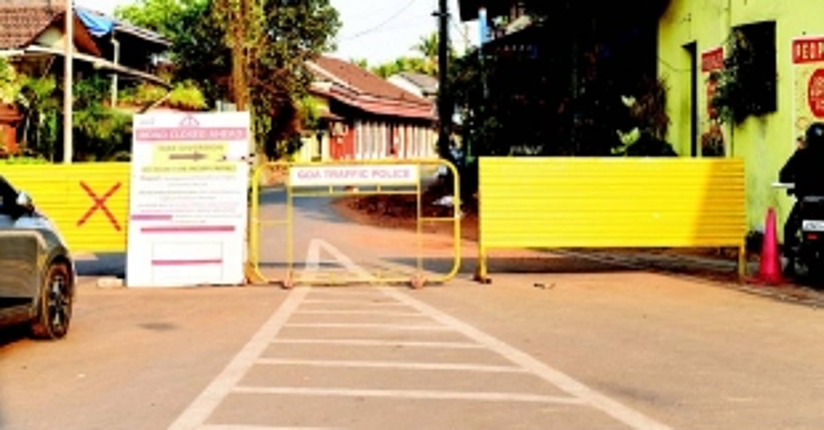 Upset with un-‘Smart’ blockade of roads, Ribandar residents remove barricades