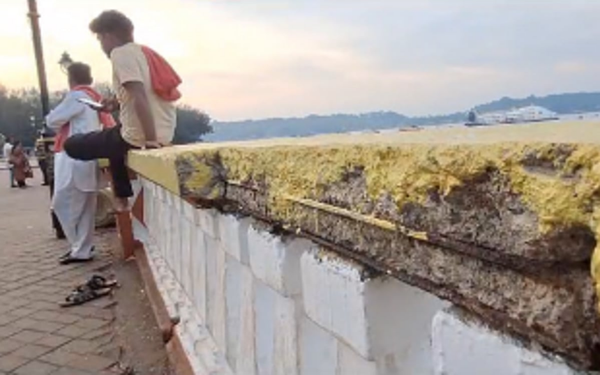Urgent Maintenance Needed for Mandovi Promenade as Railings Pose Safety Threat