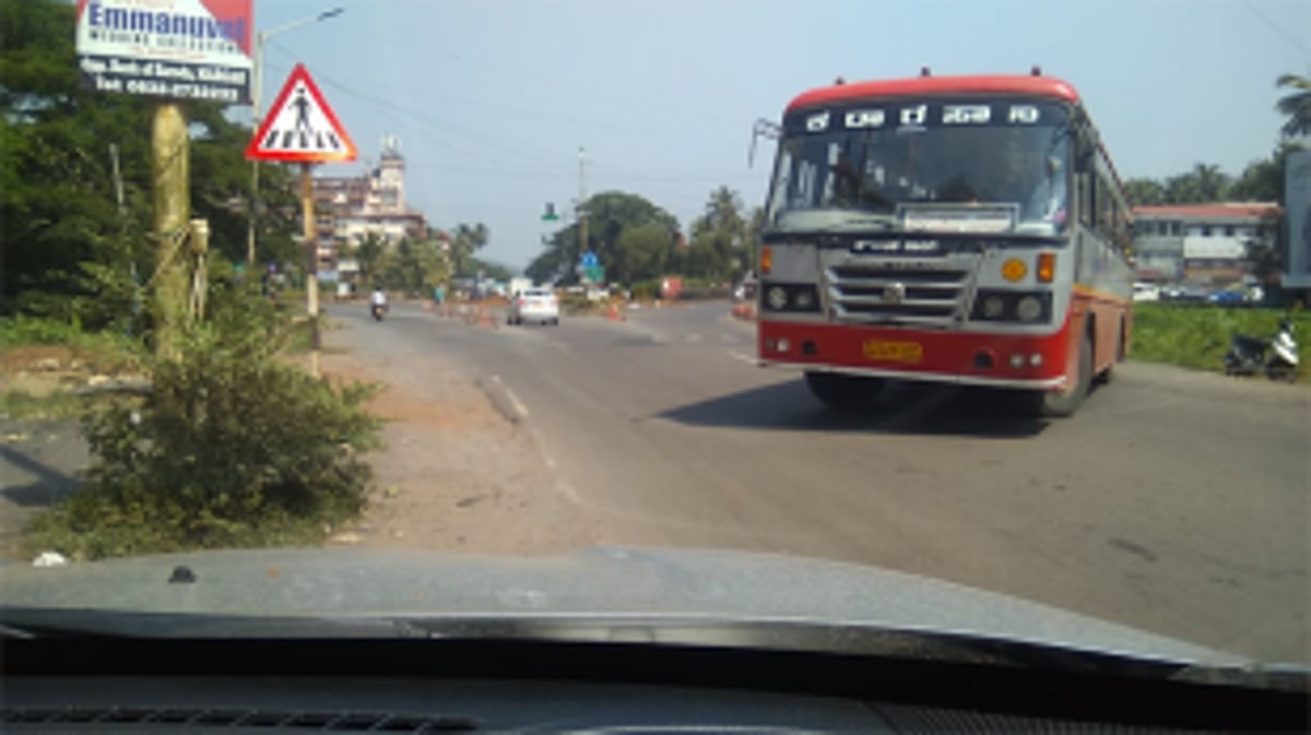 Urgent need of dividers along Madel road connected to Old Market Circle