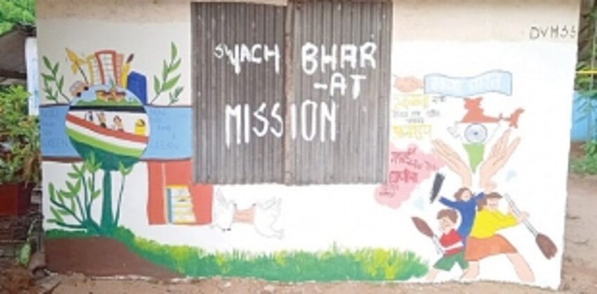 Use murals to beautify old structures in the port town