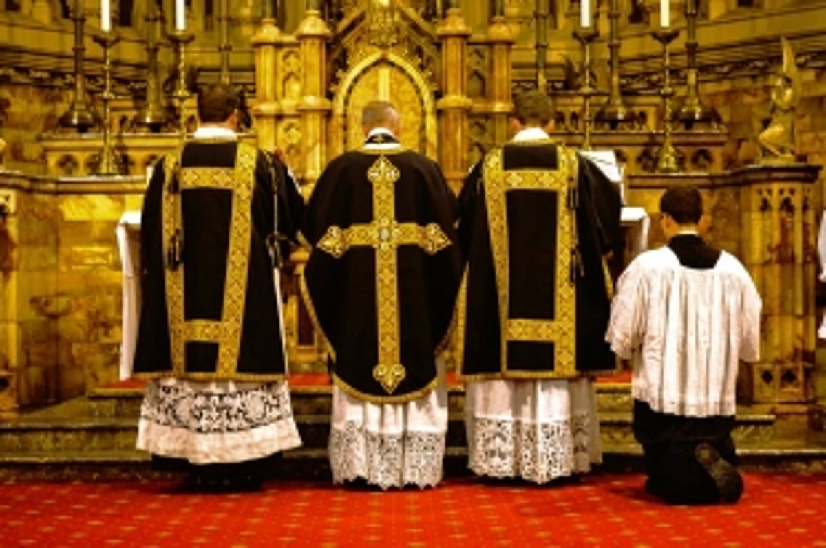 Use of Black Vestments: A tradition dead in Goa since long