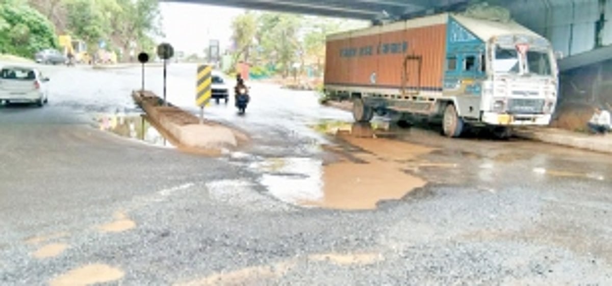 Usgao, Khandepar locals express concern  over life threatening potholes on roads