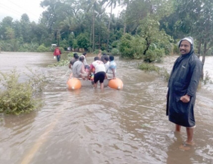 Usgao-Valpoi road submerged 1 Usgao-Valpoi road submerged