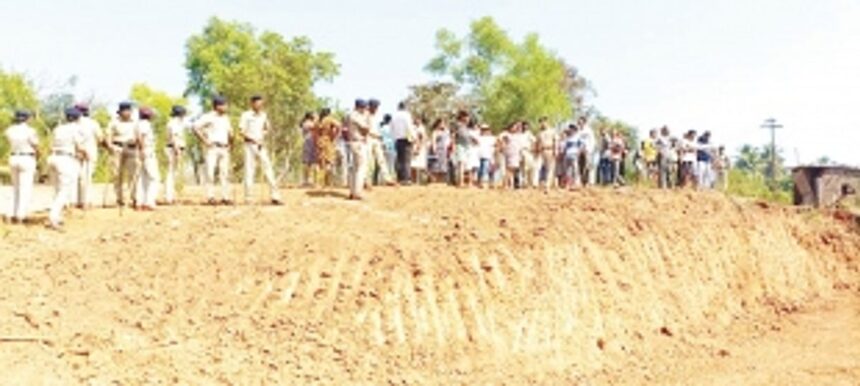 Usgao locals protest against construction of bandhara 1 Usgao locals protest against construction of bandhara