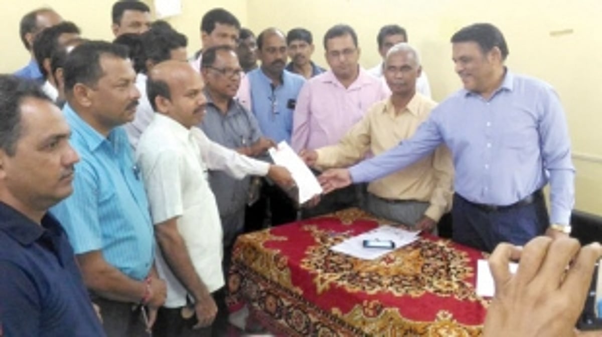 Usgao villagers march to sub-station;  complain of frequent power failures