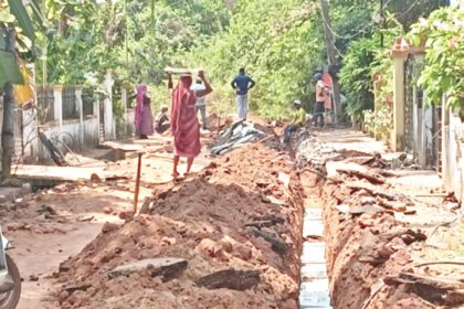 Utorda roads dug up and left
in deplorable condition