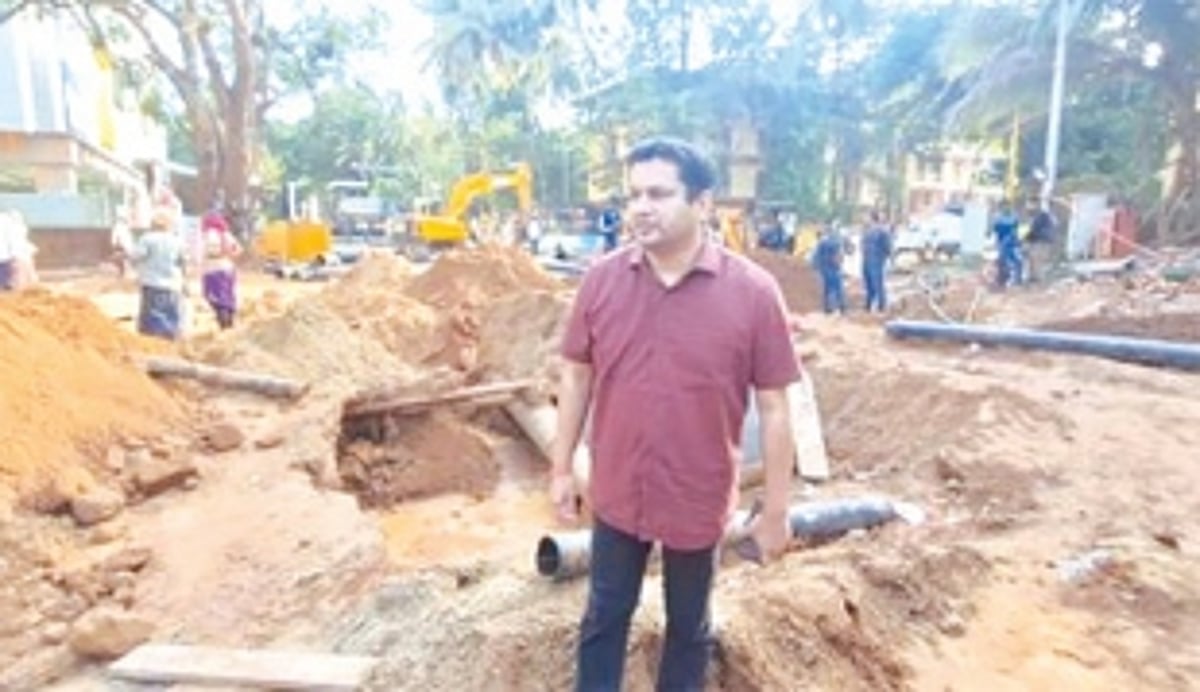 Utpal inspects ongoing Smart City works, lashes out at Panjim MLA
