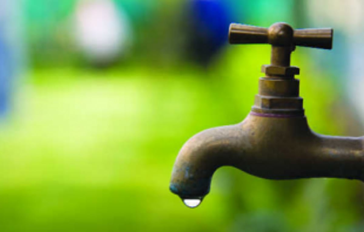 Vagator locals confront PWD officer over water woes