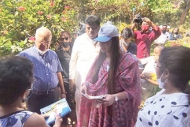 Valanka sets out to walk the talk in Navelim, flanked by father and ‘Godfather’