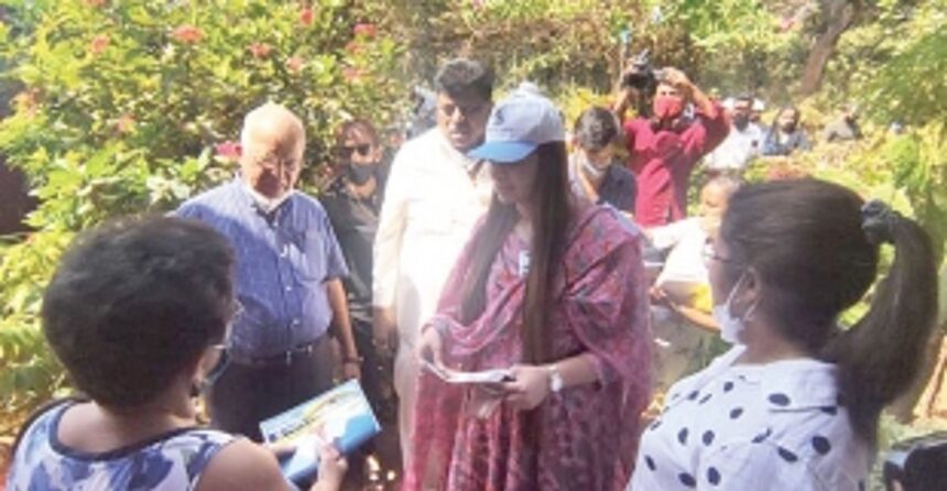 Valanka sets out to walk the talk in Navelim, flanked by father and ‘Godfather’