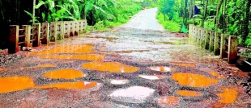 Valpoi-Bhironda roads in pathetic condition
