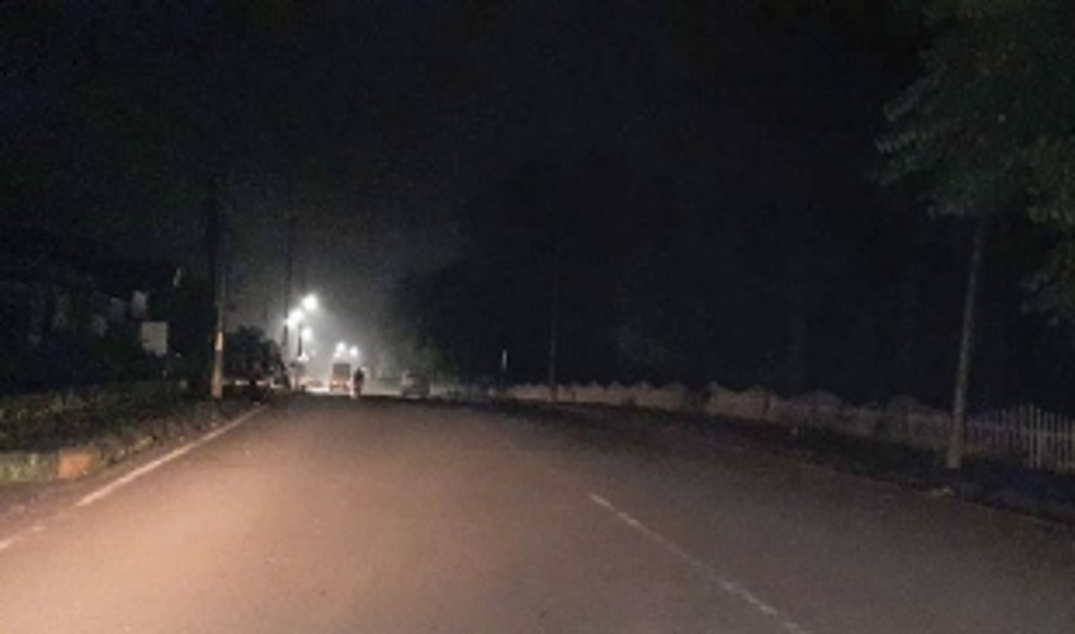 Valpoi roads in darkness with  non-functioning streetlights