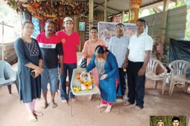 Vanarmares salute their ancient hero who fought the British and got killed in police firing