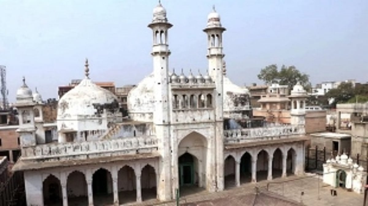 Varanasi Court Grants Hindu Petitioners Permission for Puja in Gyanvapi Mosque Basement