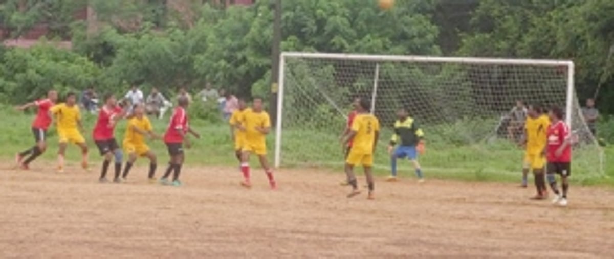 Varca pip Davorlim to enter quarters