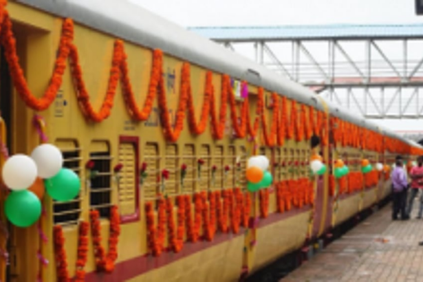 Vasco-Belgaum   train begins   halt at Kalay