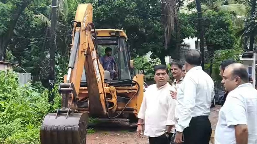 Vasco MLA Krishna Salkar Supports Pre-Monsoon Nullah Desilting at Baina; Appeals to Public to Keep Waterways Clean 1 Vasco MLA Krishna Salkar Supports Pre-Monsoon Nullah Desilting at Baina; Appeals to Public to Keep Waterways Clean