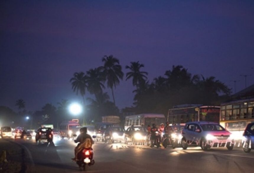 Vasco Traffic Cell to deploy additional staff along Zuari-Verna road stretch 1 Vasco Traffic Cell to deploy additional staff along Zuari-Verna road stretch