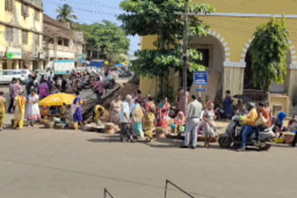 Vasco fish vendors sell fish outside MMC building in protest