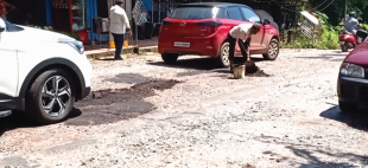 Vasco locals fed up of roads full of potholes, temporary patchwork