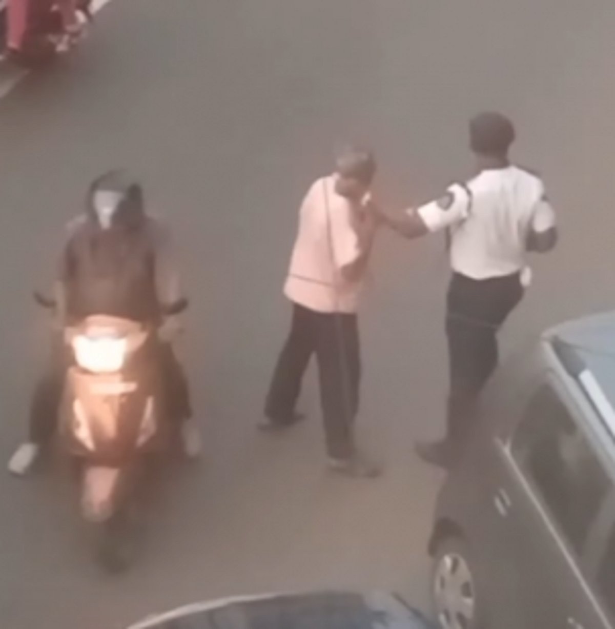Vasco traffic cop manhandles sr citizen