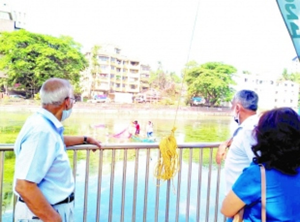 Vascoites come together  to clean Vaddem Lake