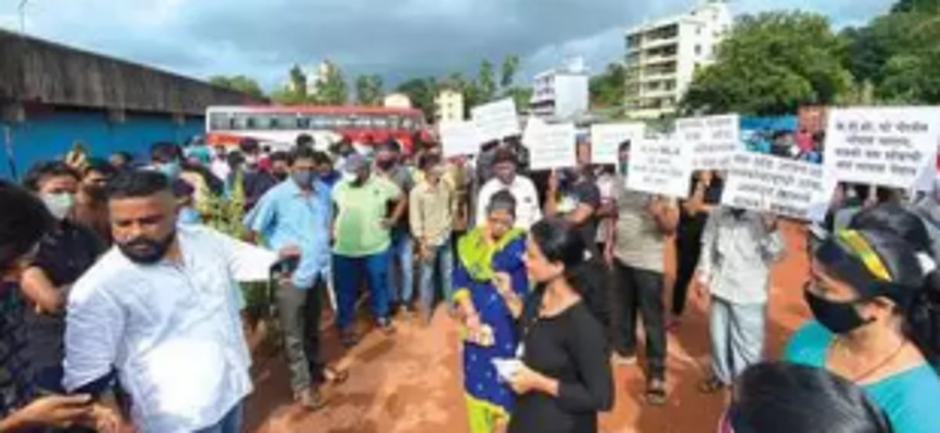 Vascoites protest incomplete KTC bus stand work 1 Vascoites protest incomplete KTC bus stand work