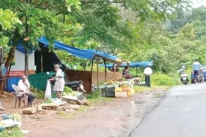 Vegetable vendors continue daring accident prone Bythokhol-Borim Circle