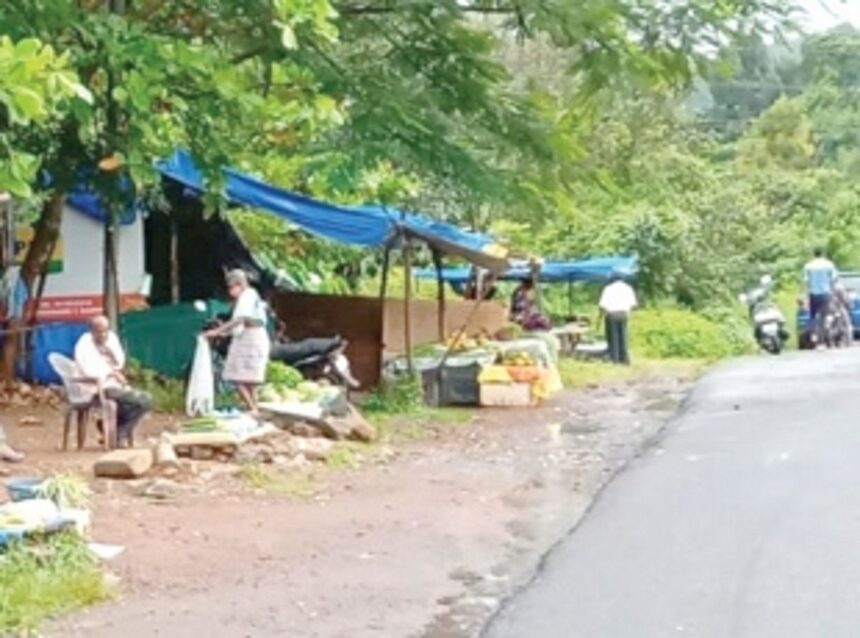 Vegetable vendors continue daring accident prone Bythokhol-Borim Circle