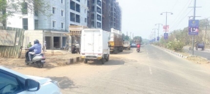 Vehicle pollution at Dona Paula 1 Vehicle pollution at Dona Paula