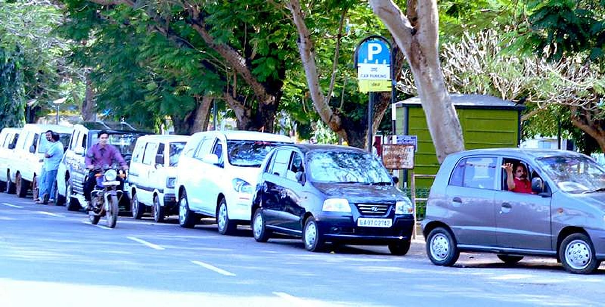 Vehicles Qued for petrol in panjim ...