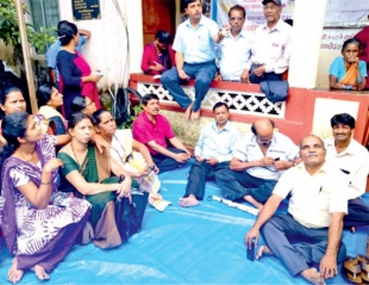 Veling ward locals object to liquor shop in residential area