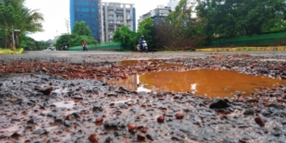 Velingkar smells a rat   in Smart City works