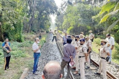 Velsao-Pale locals stop telecom cable  replacement work near rail track